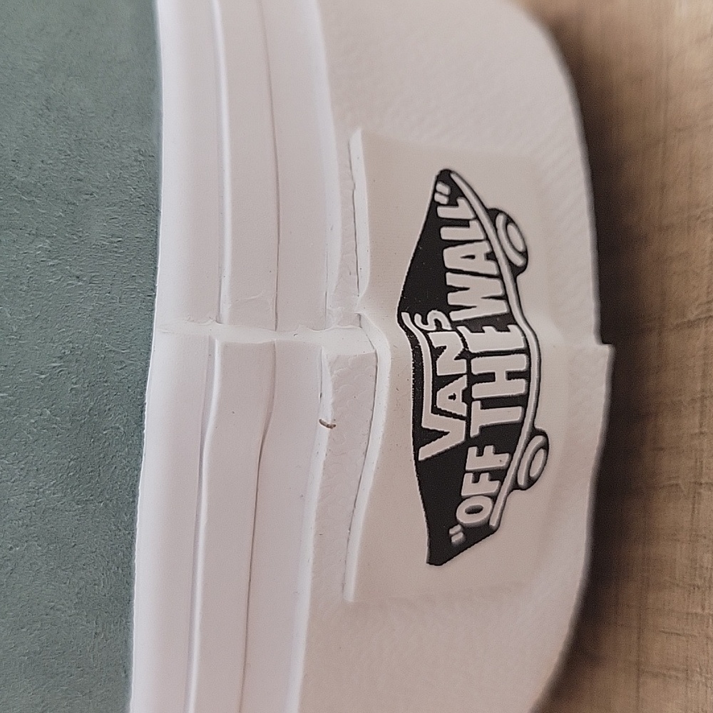 Van's SK8-Hi Brand new in the box - Picture 8 of 16